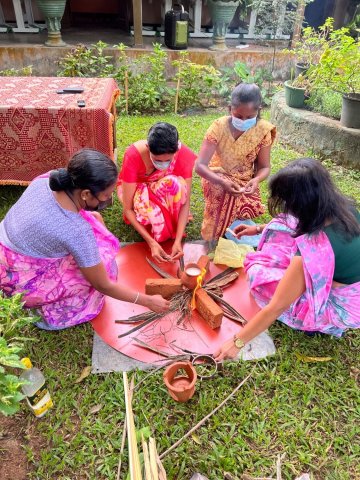 2022 නව වසරේ රාජකාරි ආරම්භ කිරීම ගරුතර සංඝ රත්නයේ ආශිර්වාදයෙන් මීරිගම ප්‍රාදේශීය ලේකම් තුමාගේ ප්‍රධානත්වයෙන් සිදුවිය